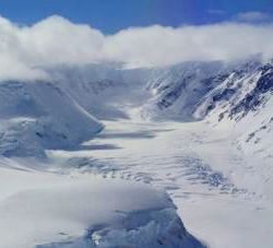 Glaciers of Antarctic Peninsula. © Robert Ricker, AWI
