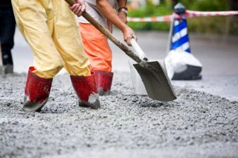 Construction with Cement. © iStock / MIT