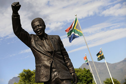 t2s-nelson-mandela-statue-250px